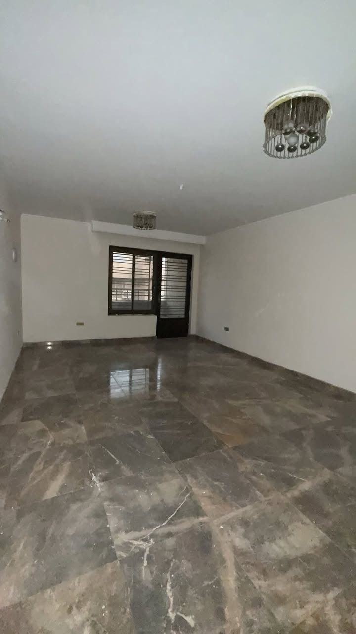 #للايجار____في____السيدية
دار مساحه 120 متر يحتوي على

3 غرف نوم وصاله ومطبخ وخدمات

بدل الايجار مليون 

للاستفسار ***********
