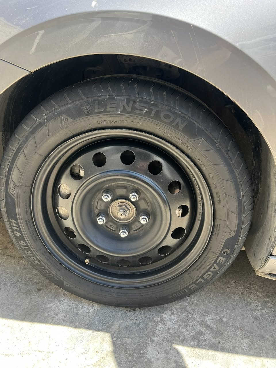 ويل وتاير تخم 16 كامل للبيع سعر 300 الف قفل؟
نضيف استخدام شهر واحد فقط ؟
شراي يطبلي خاص او يتصل***********
