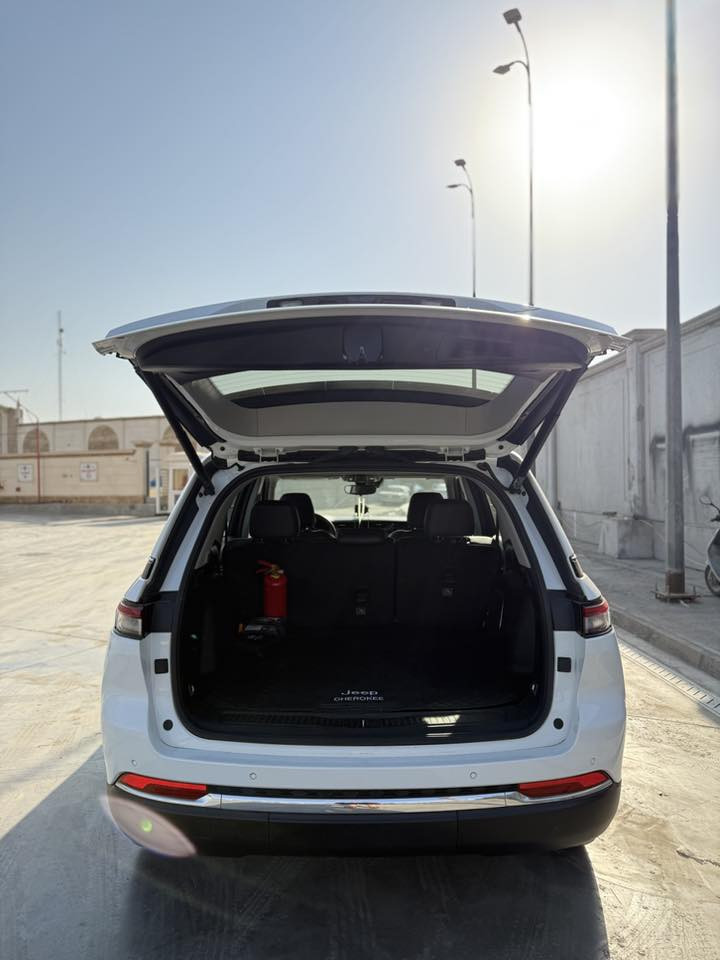 سلام عليكم
جيب كراند شيروكي لمتدد 2023
بانزين + هايبرد + شحن ( الشاحنه موجوده ) 
كامله مكمله على اخر حبايه 
مواصفات الجيب اللمتدد معروفه هوايه مو شويه 
السعر : 29,000$ ( بيها مجال )
للتواصل : ***********
