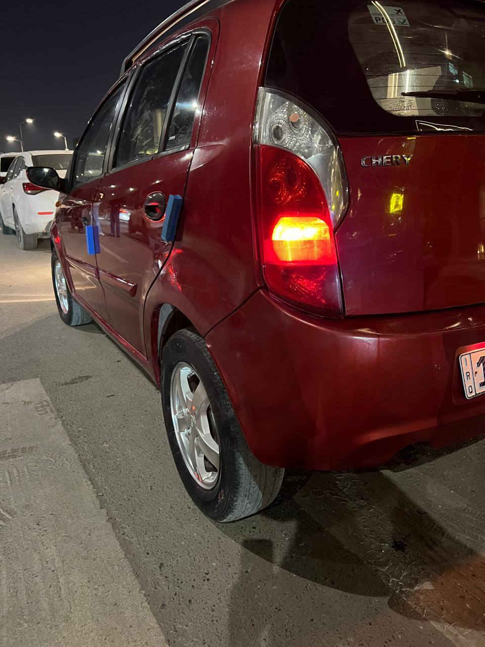 السلام عليكم حبايب من رخصه الادمن المحترم شيري A1  موديل 2012 رقم بغداد انكليزي سنويه جديده مكينه بلاديه كير اتوماتيك دشبول ممكسر ولا قطعه كلشي يشتغل كهربائيات كامله تخم تاير باتري جديد داخلها نظيف مابيها اي عطل بنيد جارد ومصبوغ وهلال جاملغ خلفي ماشيه 62 سياره حلوه ونظيفه سعرها 35 وبلعافيه عل ياخذها مكان سياره بغداد حي الجهاد قرب العاب جنه الكرخ للاتصال ***********
