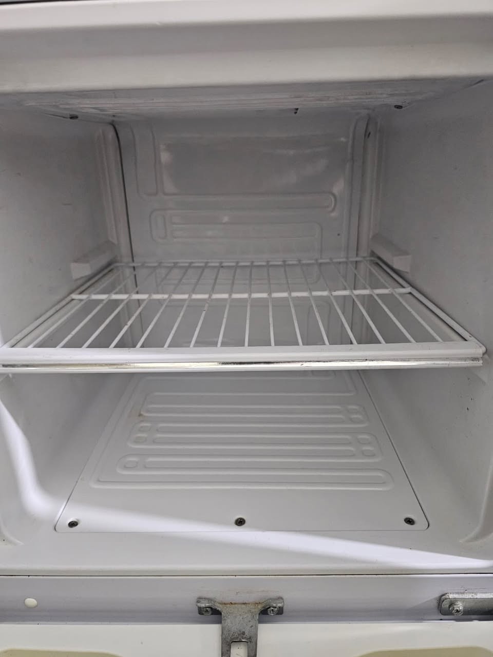 الماركة: Newal
🔹 النوع: Refrigerator (ثلاجة منزلية)
🔹 الموديل: RFG-278-01
🔹 السعة:
252 لتر (حجم متوسط – مناسب لعائلة صغيرة إلى متوسطة)
🔹 الكهرباء:
الجهد: 220–240 فولت
التردد: 50 هرتز
القدرة الكهربائية: 120 واط
التيار: 1.1 أمبير
 9 قدم مكعب (تقريبًا)
السعر : 150


**إذا كنت صاحب هذا الإعلان وتريد حذفه لأي سبب، رجاءا أرسل رسالة إلى الدعم الفني**