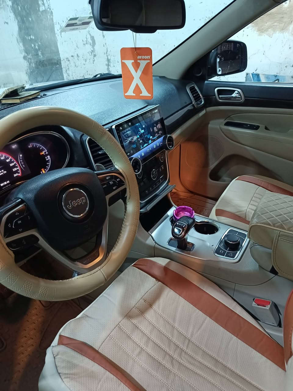 سلام عليكم جيب لاريدو خليجي ١٤ فول ما عده الجنطه مو شفط والباقي  فول رقم بغداد الجديد بسمي  مكاني ميسان الشراي ***********   أو  ***********
