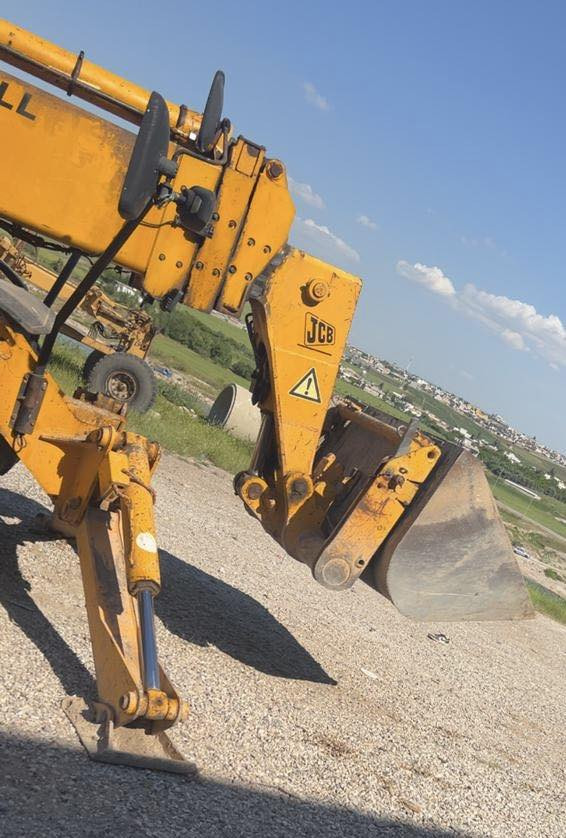 JCB17Mtr
موديل 2001 
 تحويل بشرط
كير محرك بشرط 
رقم سليماني 
سعر210$مجال
@أبرز المعجبين
***********☎️
