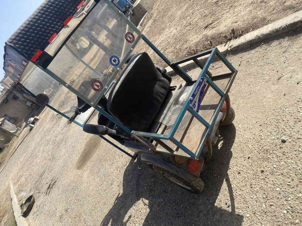 سلام عليكم اخوان دراجة شحن للبيع اخذتهة ب700قبل 6اشهر ابيع ب600دراجة 5بطاريات كاملة شغالة 3سرعات مكاني البياع ***********
