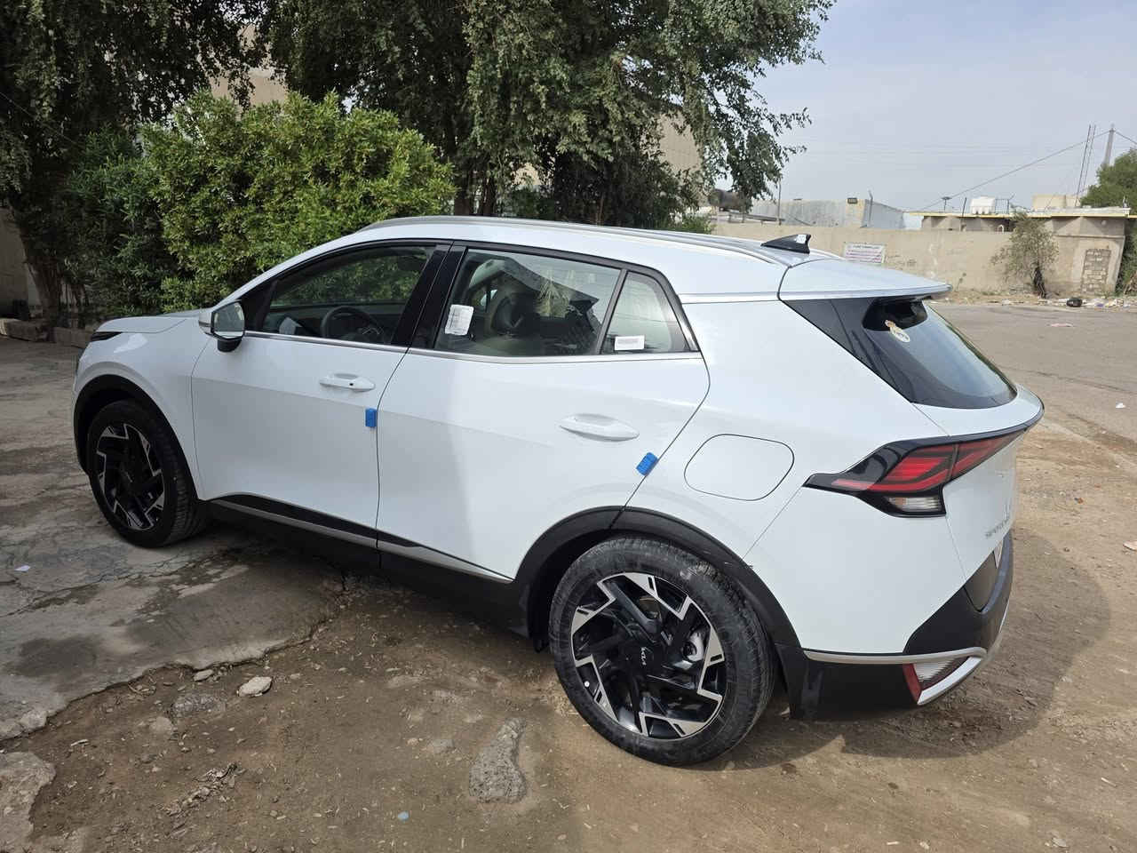 للبيع كيا سبورتج  خليجي
موديل ٢٠٢٣ ماشية ٣١٦٠٠ كم 
بيها بارد موضح بالصورة على كد ثلاث أصابع 
السعر ٢١٨٠٠$
***********
