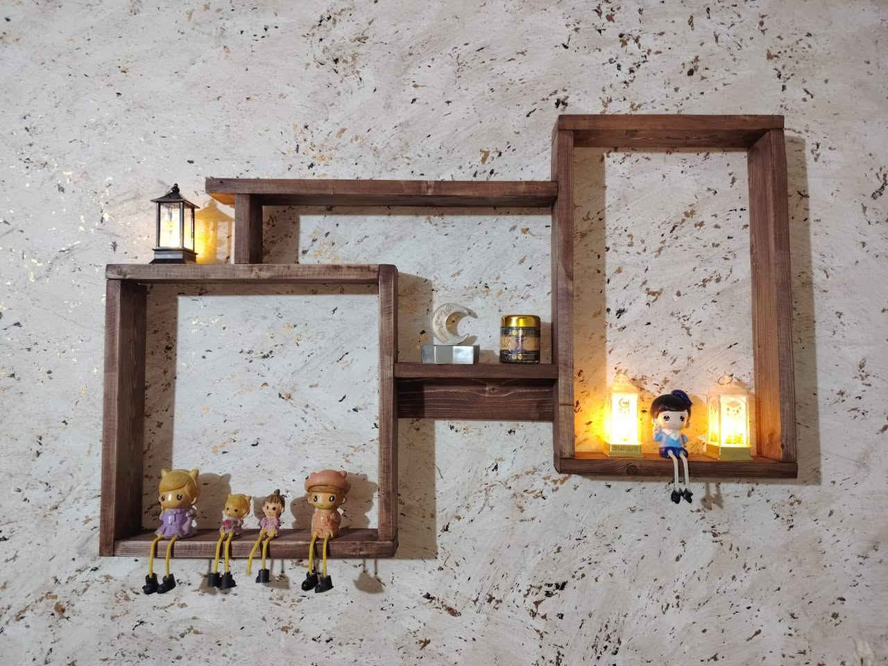 رفوف خشب حسب الطلب يفيد لكلشي للمطبخ للمكياج للعطور للديكور واسعارها كلش مناسبه تبدي  5 الالف لاهل الجمله هذا رقمي للتواصل ***********
