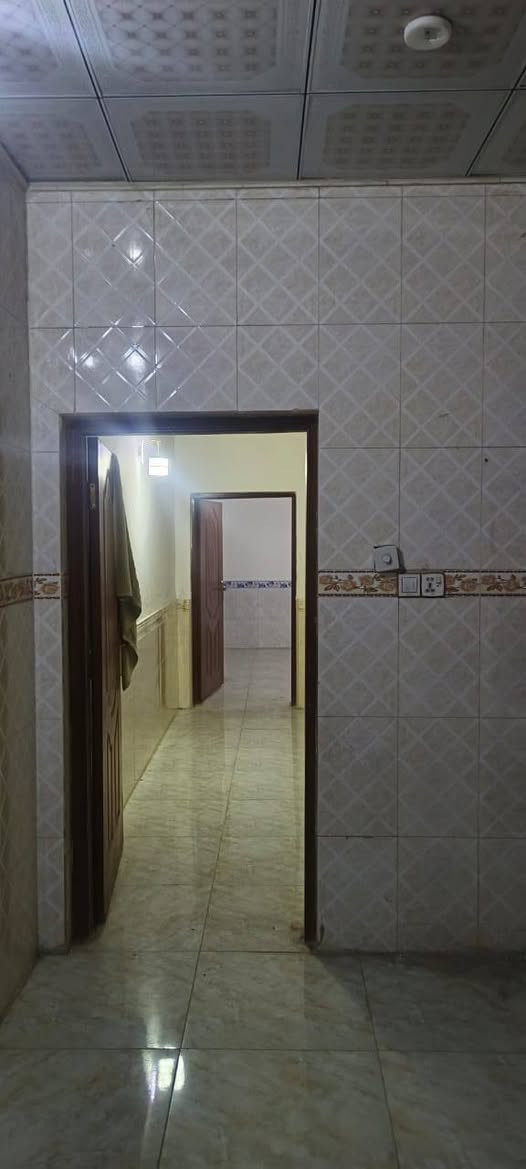 ‏بيت للبيع مساحته ١٠٠ طابق ونص غرفتين وصالتين واستقبال ومطبخ و ثلاث صحيات حي الوفاء مقابل الهندية منطقه الأربعين شارع عشره سعره ١٣٥ وبين مجال وحاليا ماجر ٣٥٠ 
‏للاستفسار مكتب بركات ام البنين ***********
‏
