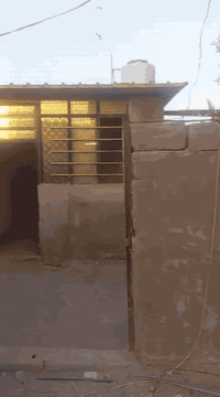 بيتين بل تجوز واحد بصف الخ البيع : شارع البطل مقابل مدرسه ايا صوفيا دخول شارع الزوراء قرب أسواق ابو سجا: المساحه ٩٠ والثاني ١٠٠ السعر  الواحد 20 وبي مجال
***********
