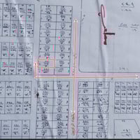 للبيع ... قطعة ارض  المساحة 300 متر بصف الركن القطعة بيها رباط كامل قر...