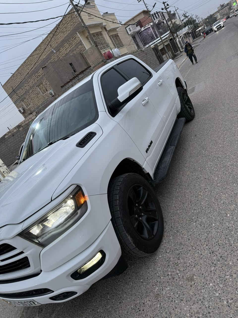 السلام عليكم 
للبيع دوج رام مديل 2022 
سبورت فول مواصفات عدا بنوراما 
مواصفات السبورت معروفه 
السيارة بيها سنوية تضليل 80‎%‎ 
رقم سليمانية سنوية ل2028 
سيارة وارد امريكي حادثه مدكر خلفي  وباب بدي مبدل بلادي بدون ايرباك بجم كبس 
السيارة ماشية 57 الف كيلو
السعر 385 يعني 3 دفاتر و 85 ورقة

للأستفسار ***********
مكان السيارة البصرة
