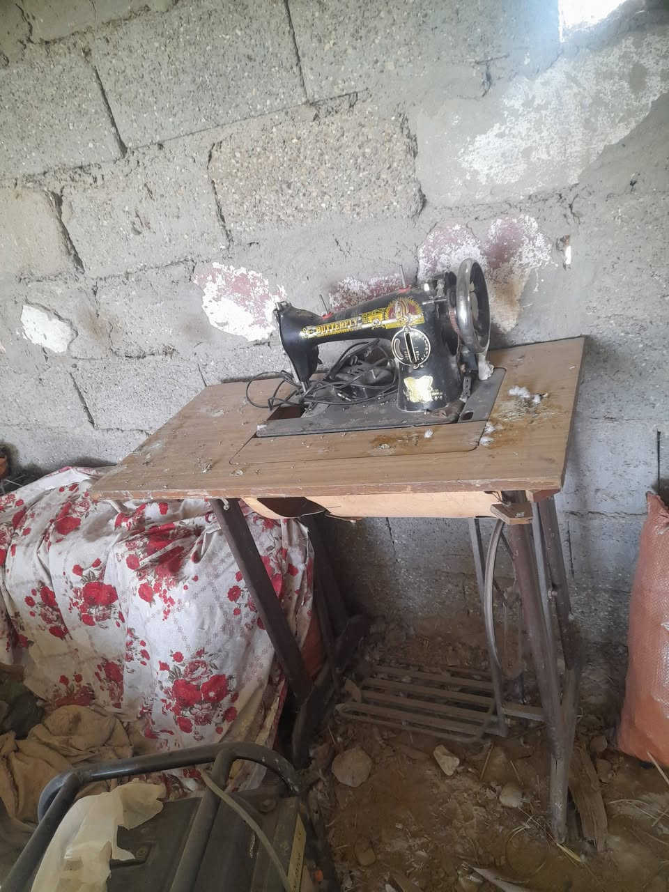 مكينه خياطه لبيع بيها عطل بلمكوك وي استفسار خاص او اتصل بالرقم ***********
