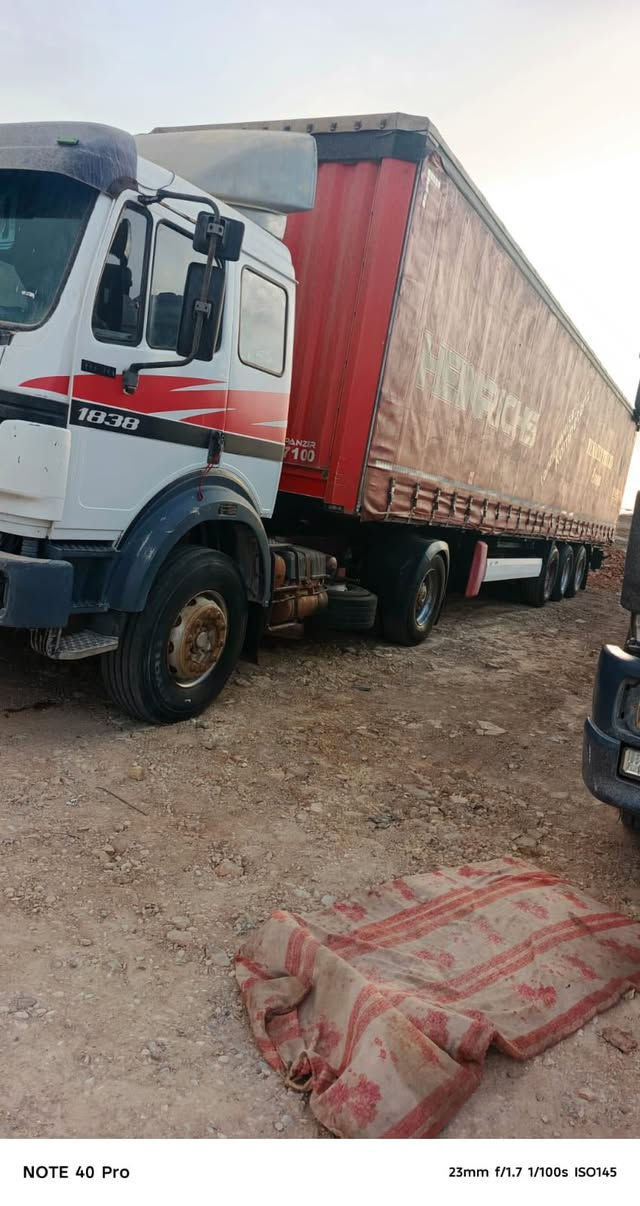 السلام عليكم
راس تريلة للبيع 

كرواتي 95 الرقم بغداد سنوية نافذة 

مكينة 38 جديدة كير 180 فافون تخم تاير جوبلس العنوان_ ميسان_ العمارة_

للاستفسار على الرقم 

‭***********‬
