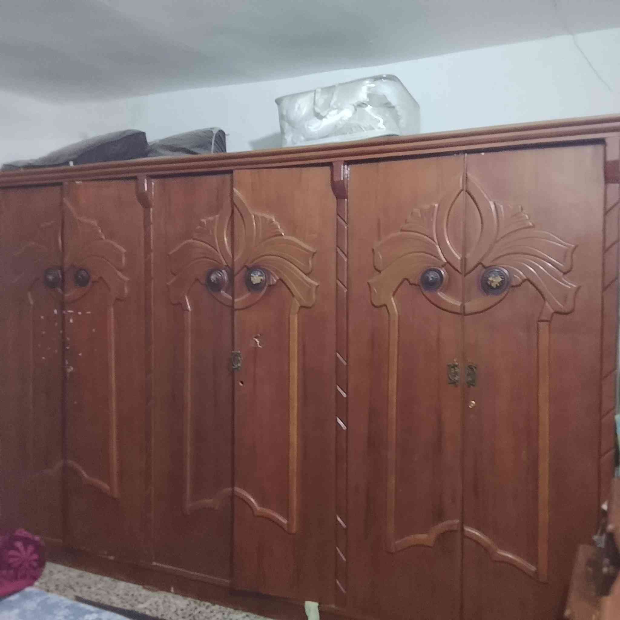 غرفه للبيع نضيفه كلشي ما عايزه بس صبغ السعر 325 وبيهى مجال بصيط ***********
