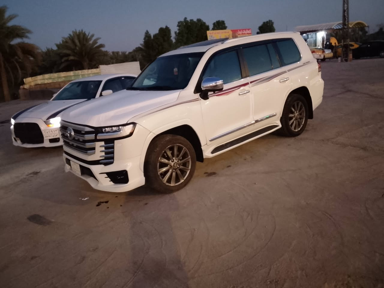 سلام عليكم البيع لاندكروز موديل 2009 محدث 24 داخل وخارج بيه طخ بسيط بجنط ولباقي كفال مكاني بابل مكين سته 6سلندر حدايه مكين كير كله كفال  سعر 265 وبيه مجال ***********
