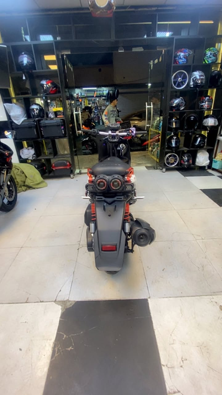 السلام عليكم سكنس جبلي للبيع. الله شاهددراجه صارله اقل لسبوعين الدراجه رمبه اوراقه موجوده منفيس كله موجود. الدراجه ستيررن دياضي. ومجامع رياضي.يدات بريك رياضي.عضمه سكليتر رياضي. سبايدر رياضي. زنون اصلي. طلاعات رياضي. زوج تايرات جلاتين اصلي. ماشيه أربعينات. زوج كلجات رياضي. الدراجه شلعته شك الكاع. السعر 1500وبيه مجال بصيط. عنواني الاعضميه. الهاتف (***********)
