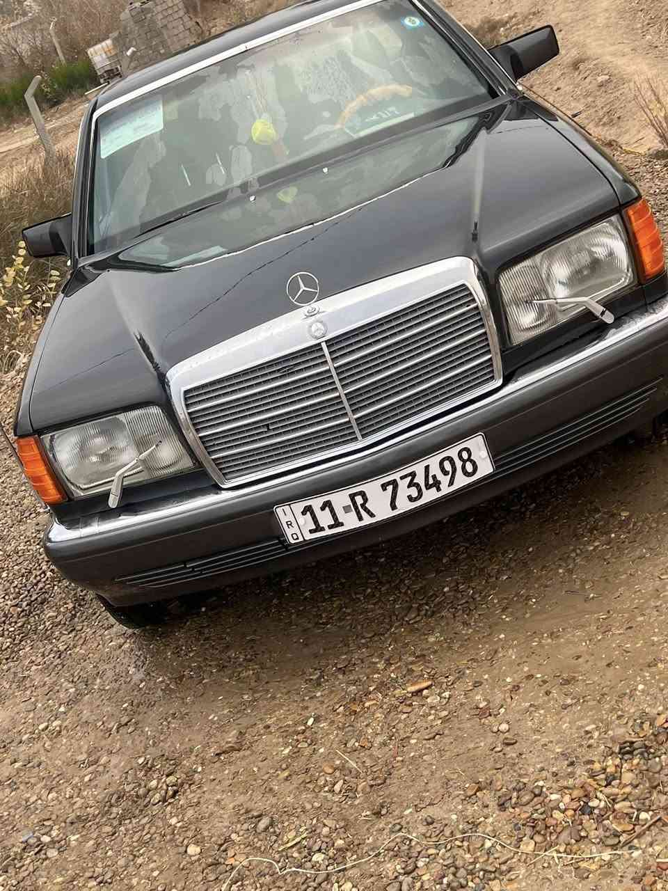 السلام عليكم
سياره جامبو موديل 1990رئاسي باب طويل 

اللون اسود كحلي المرغوب 

السياره على وضع الشركه كل شي بيها على وضع الشركه حتى السبير مالتها برغي ما مبدل بيها لا بغرفتها ولا باقي السياره 

برده خلفه مال شركه + بردات خلفيه 

كشنات جلد اسود كهرباء 

فتحه سقف كهرباء 

تحكم كهربائيات كلها شغاله 

اربع جام كهرباء

بورد تبريد بيانو 

دركه ايرباك 

كروز سرعه 

مكينه السياره 300 بلادي على وضع الشركه 

كير بلادي خير من الله 

ماشيه 200 السياره جديده 

تخم تاير جديد 

تبريد كامل شغال 

سياره بدون ضربه مصبوغه عام جمال بالامارات 

رقم بغداد انكليزي كامل +هزه كامل 

سنويه بسمي تحويل ثاني يوم 
السعر ١٠٠$ وبيها مجال
المكان بغداد المحموديه

رقم ***********
