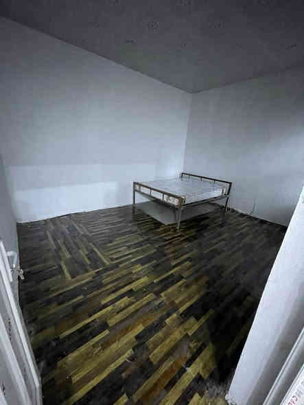 السلام عليكم مزرعه للبيع مساحه 375متر 

كافات الخدمات سند 25 مداور ثاني يوم تتكون من غرفه ومطبخ وحمام وصاله حديقه جاهزه 

المكان /طريق دغاره خلف مطعم واثق 

 ***********//////***********
