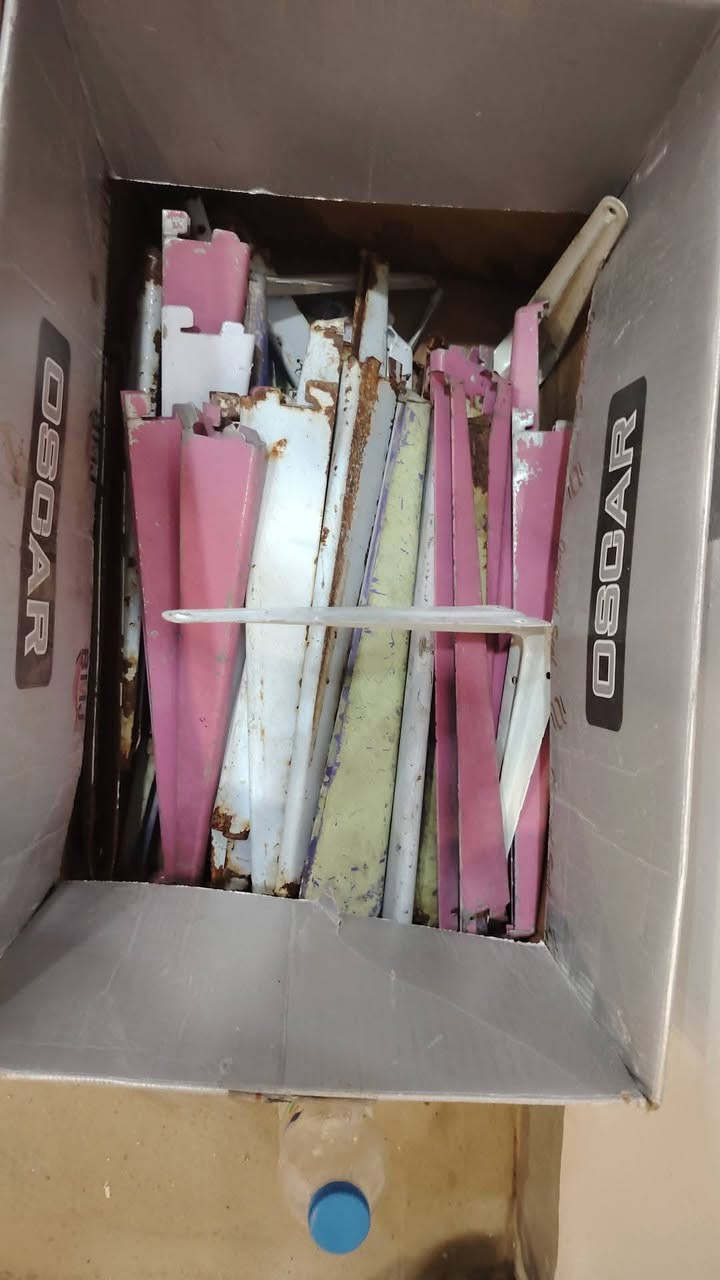 السلام عليكم رفوف لبيع ابيع شلع عدد السوري 27وعدد التركي 8 التواصل على الرقم ***********
