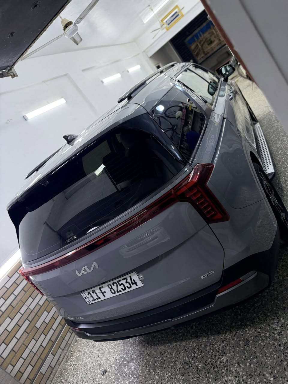 ياالله
السلام عليكم 

كيا كرنفال هايبرد 2025 SX برستيج وارد كوري 

Kia Carnival Mpv Sx Prestige 2025 1.6 Hybrid  

 

                  Hybrid حجم المكينه : 1.6 تيربو + هايبرد 

         المسافه المقطوعه : 18 الف كيلو 
  

#مواصفاتها 

1.شاشه امامي 

2.كامرات 360

3.بصمه

4. اوتوبارك تروح وتجي بالريمونت

5.ويل كب اسود

6. تشغيل عن بعد

7.حساسات خلفي امامي

8.بيبان كهرباء

9.لايتات لد

10.لايتات زنون

11.بكلايتات لد

12.اشاير بالمري

13.رادارات 360

14.كشنات جلد مشمشي

15.ثلاث قطع تبريد

16.هيترات بالكشنات حار بارد امامي خلفي

17.هندبريك بصمه

18.شحن وايرليس

19.هيتر بالاستيرن

20.كشافات 

21.مري شفط

22.كشنات كهرباء امامي خلفي

23.كشن السايق ميمري

24.تحديد مسار

25.نظام ايكو سبورت عادي

26. شاشات خلفية ايباد

27.كامرات محيطية داخل السياره

فول موصفات 1/1 جاهزه مرقم بغداد 

🟩 السعر  _ الطلب في التعليقات سيأتي إليك مباشرة

تفاصيل اكثر هذا رقمي *********** تحياتي 

مكان السياره بغداد
