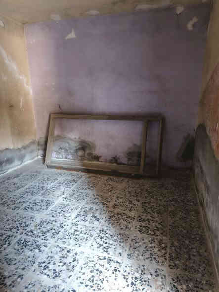 سلام عليكم بيت للبيع مساحه 100م 10م في 10م مثل ما موضح امامكم موقعه على فرعين قريب على الفرن الي بدايت شارع ابو احمد يحتزي على ستقبال +غرفه +حمام +تواليت حوش كلش واسع سقف ستايكر للستفسار اكثر اتصال على *********** بغداد سبع قصور
