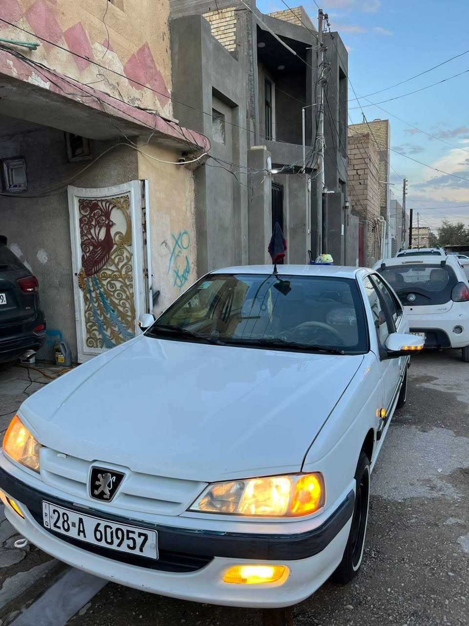 السلام عليكم سياره بيجو بارص 2017 رقم نجف سنويه2029 شرط المشتري يداور ثاني يوم  تبريد شغال السياره بيها جاملغ خلف السايق وباب الصدر مكان السياره النجف الاشرف السعر 58  اي استفسار *********** //***********
