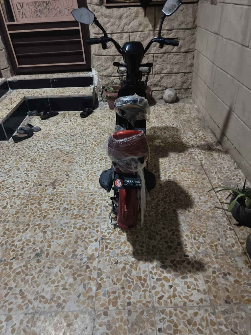 ماطور شحن للبيع
4بطاريات أو عقل شرط اشاير يمين أو يسار هورن لايت 3نمر 
عنوان حي السماح
السعر:180وبي مجال
الرقم:***********
