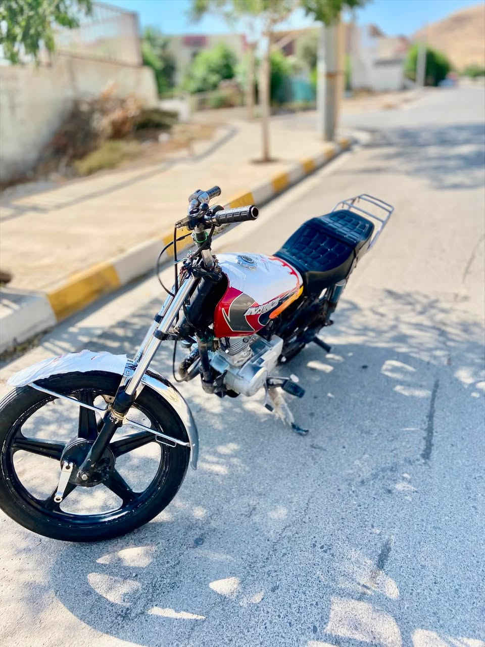 سەرەتا بەناوی خوای گەورەو میرەبان
ئەم ماتۆڕە بۆفرۆشتن نیکیتازی ئێرانیە 
ماتۆڕەکە مەکینەی ١٢٥ لەقوەت بێزارە
مەکینەی بێعەیبە سەوتوشتی تیانیە
شوێن دەربەندیخان  نرخەکەیشی ١٩٠ مەعمەلەیە برایانە ژمارەی موبایل
*********** ئەگەرموشتەرینیت ڕەحمەتولێوێ سەرمان مەئێشێنە 
ئەدمین❤️

