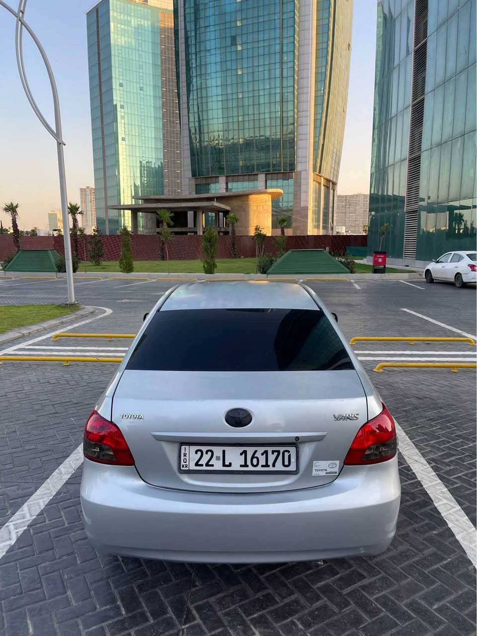 Toyota yaris 2009 
٥ پارجه صوبخ به بى ناو گرتن زور خاوينه ره قم نويه سه نه وى نويه ٤ تايه ى نويه پشتو پيش كه پسه سه ياره كى بي مه سروفه  
*********** أربيل, العراق
