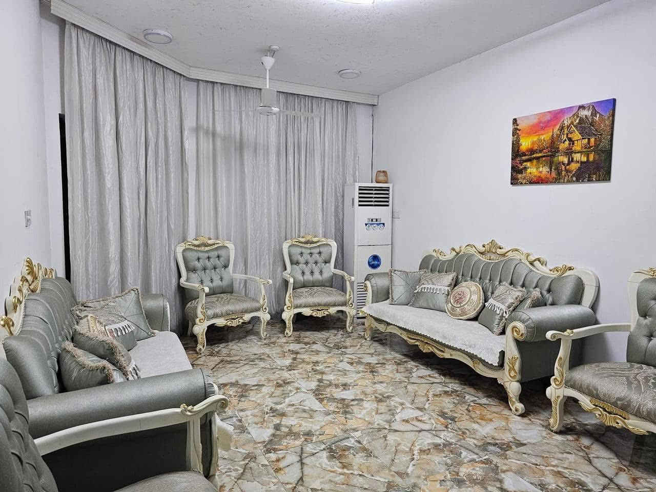 🏠بيت طابو صرف  لبيع 🏠
. ((((🏢🏢🏢🏢 🧿🧿🧿)))) ⭕

الموقع // ابو غرق خلف بانزيخانه اليسار حي الحسين 
 
المساحـــة الكليه / 180 مً

الواجه / 9     طابو صرف 

التفاصيل // يحتوي ع غرفتين نوم صاله هول مطبخ كراج سياره حديقه صحيات 
السعر ١٤٠ وبي مجال 
***********
