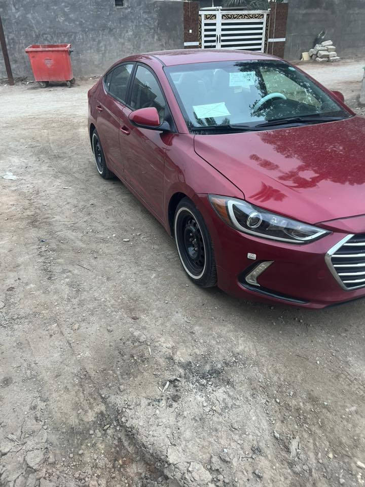 سلام عليكم النتره امريكي بيه قطعتين جاملغ وربع بنيد بدون دواخل رقم اربيل جديد وسنويه جديده بسمي موديل ٢٠١٨محرك ٢٠٠٠سعر ٢٢٥وبيه مجال***********
