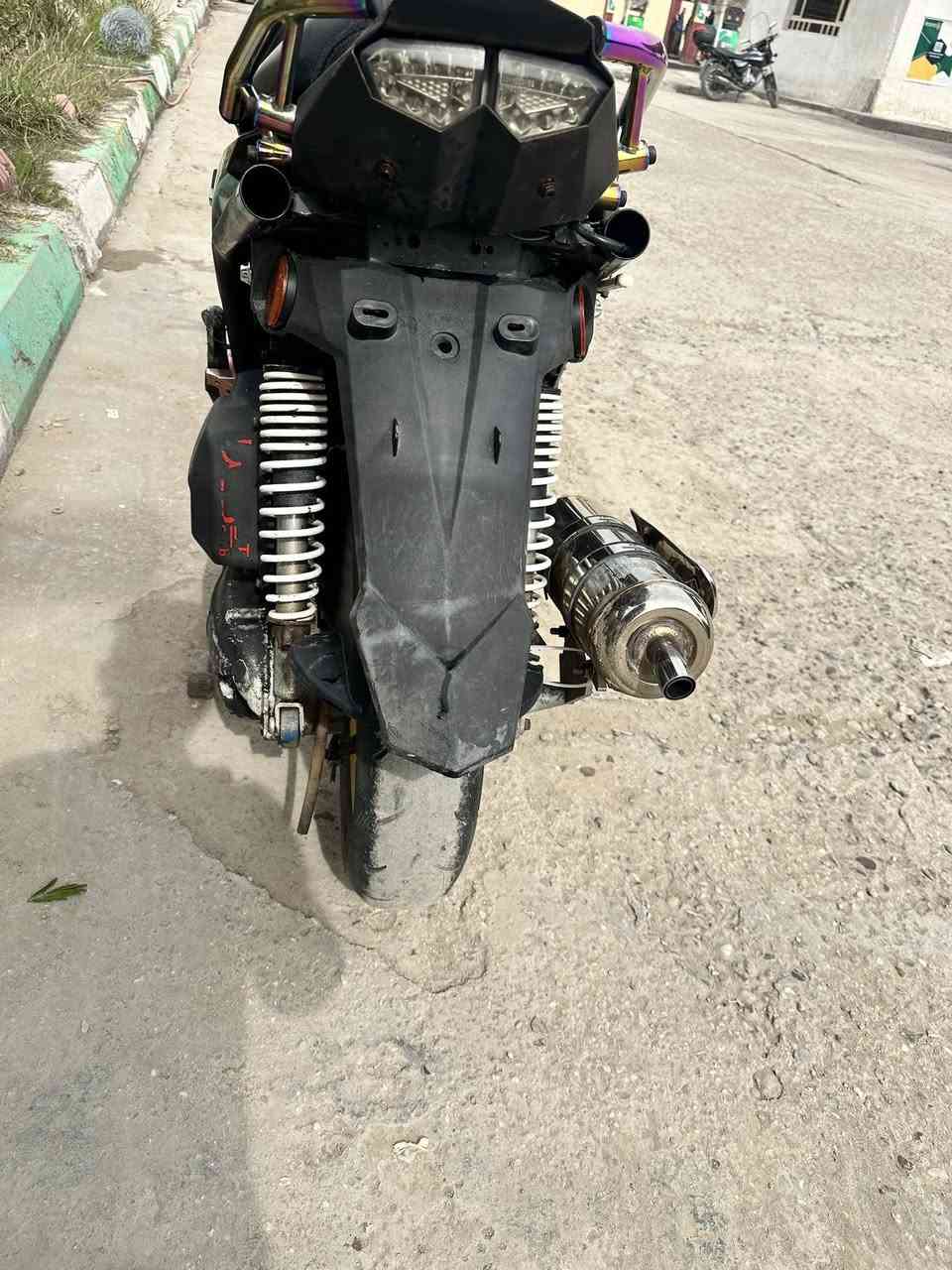 سكنز جبلي للبيع مكينته جديده ومكفوله قباقه مال كور بيه كهرباىياته كله شغالي بيه بريك برنبو وتزويد حلو مكاني الكاظميه 1250 وبيه مجال  ***********
