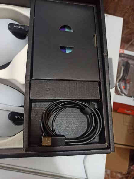 سلام عليكم اخوان سماعات سوني انزون 9 اخر اصدار من سوني بيها مجرد فطر بسيط ولحمته اخت الجديده ما مستعمله ابد كامله دنجل وسماعه وكيبل وستيكرات تدعم anc وصوت عزل 360 مفوله بعد سماعه ملزلز ماتحتاج تعريف سعرها ب60 الف فقط للعلم اول ما نزلت سعرها 350 الف يم مركز بابل جيكها وتعال عامل توصيل موجود رقمي للتواصل واتساب فقط ***********
