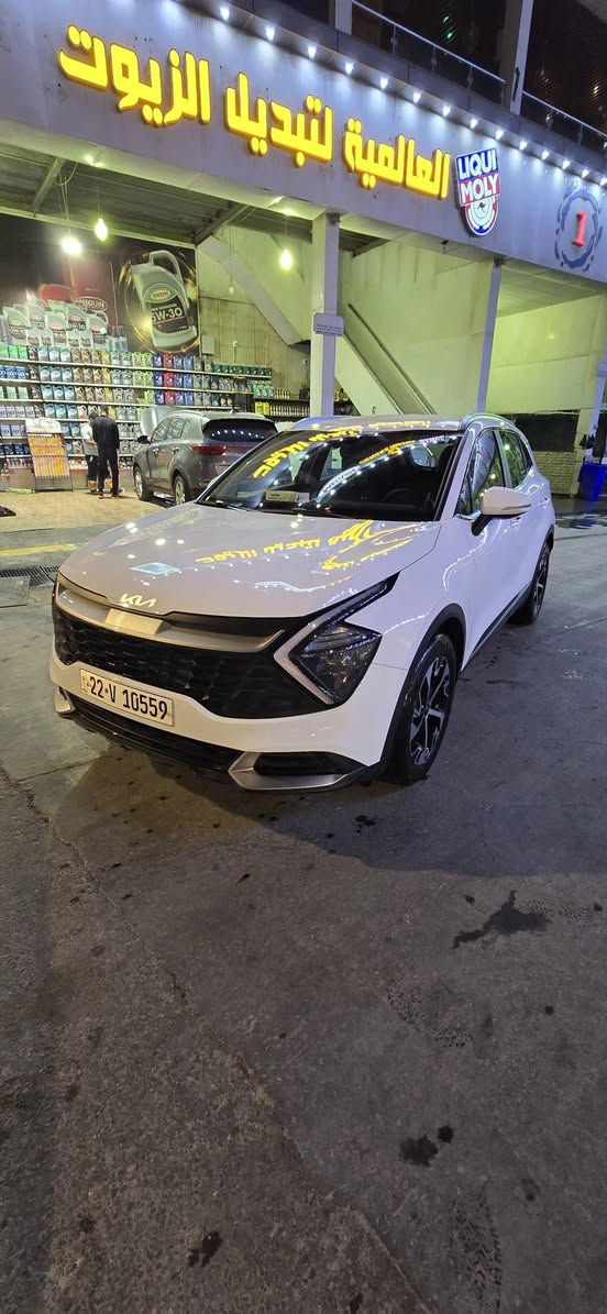 السلام عليكم 
للبيع كيا سبورتاج موديل 2025 خليجي، رقم اربيل- وكالة شركة نيم.
ماشية 6 الف فقط اخت الزيرو.

مواصفات (محرك 2000, بصمة، تشغيل عن بعد، شاشة، كاميرا، حساسات، نقاط عمياء، رادرات، سايد بريك دكمة، مثبت سرعة، اوامر صويتة، 4 وضعيات قيادة، اوتوهولد، تبريد قطعتين، مرايات شفط، جنوط 18)

السيارة جديدة واخت الزيرو، بانزين كلة محسن، ودهن الاصلي.
السيارة كفالة من الدعامية للدعامية (ماعدا رصعة صغير كلش بالباب، ما تبين بالصور، اذكرها للامانة).

سعرها 227 وبيهة مجال بسيط جد حق الجية،

مكاني البصرة - الحكيمية

للتواصل / اتصال او واتساب *********** البصرة, العراق
