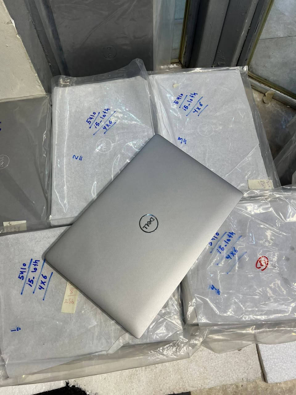 💻 Dell Latitude 5420
🔹 المعالج: Intel Core i5 الجيل 11 فئة G7
🔹 الرام: 8GB DDR4 (قابلة للتطوير حتى 32GB)
🔹 التخزين: 256GB SSD NVMe (قابل للتطوير)
🔹 كارت الشاشة: Intel Graphics داخلي
🔹 الشاشة: 14.1 إنش FHD
🔹 الكيبورد: ليزري ضوئي عربي / إنكليزي
🔹ويندوز 11 برو مفعل وجاهز
🔹 نسبة النضافة: 97–99٪

السعر 350 الف شامل التوصيل والملحقات(ماوس+حقيبة+الشاحن الاصلي)
للطلب مراسلة الرقم التالي:  ***********
