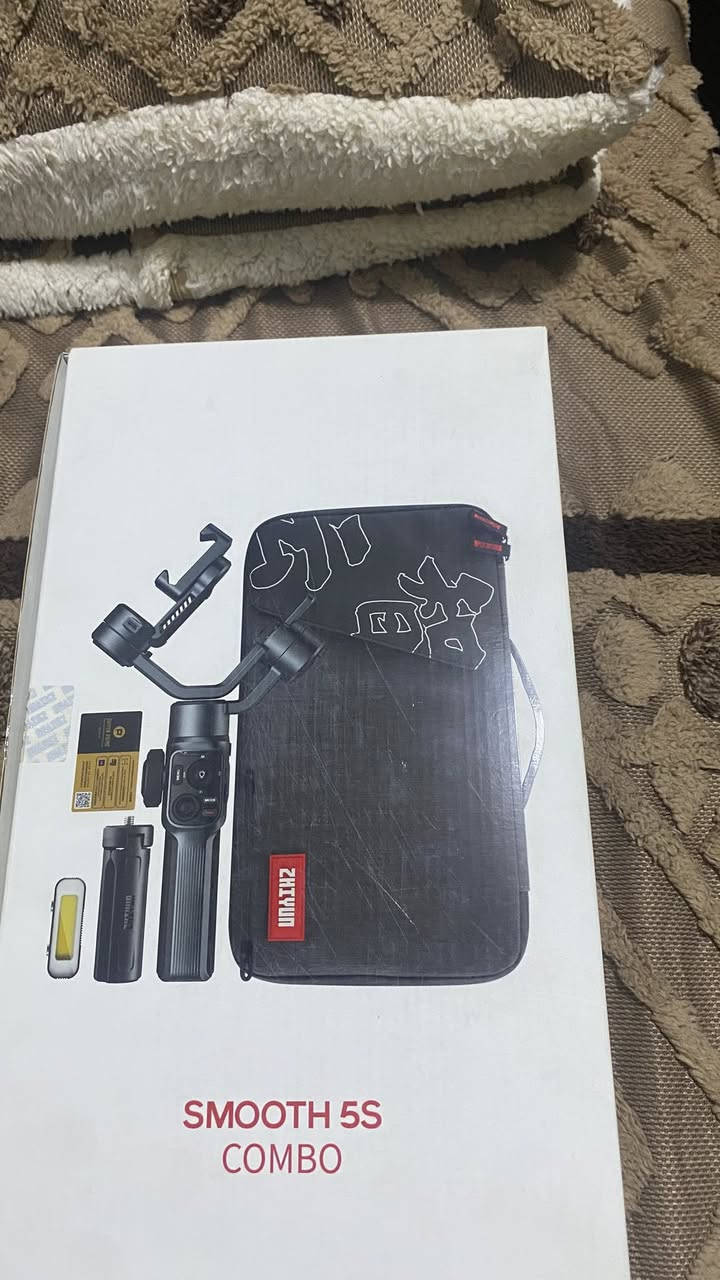 السلام عليكم عدي ستاند تصوير احترافي للموبايل اسمه (Zhiyun Smooth 5S Combo) شركه معروفه واصلي اخذته من شركه الافراح للتصوير في ساحه التحرير اوبن بوكس كلشي وياه جديد ما مستعمل ويجي وياه كارت اشتراك مدفوع مجاني تفعله بل تطبيق مدته سنه كامله حاليا ما اعرف اسعارهن اطيني سعرك ونتفق 
واتساب ***********
