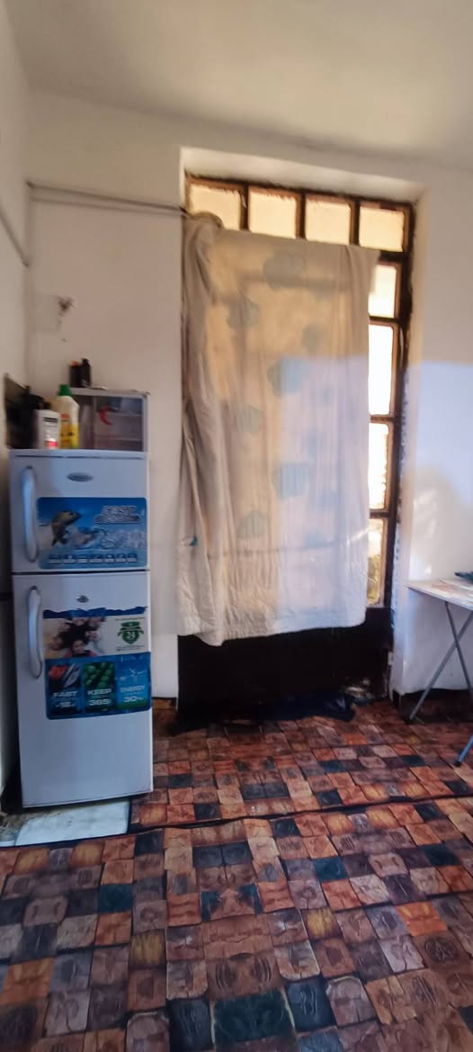 سلام عليكم اخوان من رخصت الادمن 💐
📍 العنوان: البياع – تقاطع الدرويش / المعالف
📐 المساحة: 200 م²
🏗 البناء: مسلح
📄 الطابو: صرف
🏠 
• بيت جاهز للسكن
• 5 غرف نوم
• هول واسع 
• صالة
• مطبخ
• 2 حمام
• حديقة / منور
طابقين البيت + شارع عريض
• خدمات متكاملة قرب السوق 
📞 للاستفسار: يرجى الاتصال أو المراسلة على الخاص
***********
