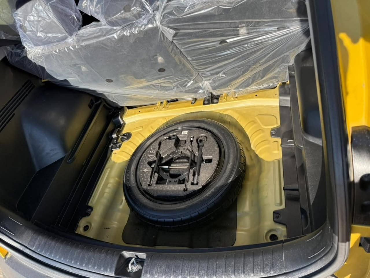 السلام عليكم من رخصت صاحب الكروب المحترم 
كياسلتوس للبيع وارد أمريكي 
الفئه s والمعروفه الفئه s
اللون المميز الذهبي والأسود توكلو
بصمه تشغيل عن بعد داخل اسود تدفئه كشنات 
توقف ذاتي ثلاث انظمه قياده محرك ٢٠٠٠ دوش 
المرغوب وباقي المواصفات 
حادث بسيط جدا طخه خفيف بالخلف ايرباكات كلها سليمه 
مصلحها فول الفول تخم تاير جديد كومهو مصار شهر شاده 
السعر المطلوب 180 $ وبيها مجال للطيبين 
مع احترامي للجميع. صور الحادث على الخاص 
رقم الهاتف ***********
