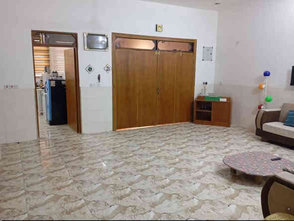 السلام عليكم
  دار للبيع مكان مميز جدا 
طابو زراعي سند25 
يبعد عن التبليط ٧٠متر
بإسم صاحب الارض
تحويل البيت ثاني يوم بعد الشراء
العنوان / /بابل المدحتيه 
حي علي قماره على الجه اليسرى
المساحة//٢٠٠متر
الواجهه //٨متر
النزال //٢٥متر
بناء حديث 
قريب على التبليط جدا 
خدمات كامله من ماء وكهرباء  
السعر/١١٥وبي مجال  
تفاصيل البيت
استقبال
صاله كبيره 
موزع بين الصاله والستقبال
عدد الغرف ١
مطبخ حار وبارد
منور خلفي 
مجمع صحيات داخليه وخارجيه
طارمه +حديقه
السطح اشتايكر كامل
عرض الشارع ٨متر
البيت كامل وجاهز
البيت موقع حلو وجيد جداً 
للاستفسار
مراجعة  مكتب دلالية وائل الهندي 
***********
ابو علي*********** 
مكتب دلالية وائل الهندي بابل المدحتيه الحمزه الغربي ع شارع 60 قرب سلوان ابو الكاشي مقابيل فرع علي قماره
