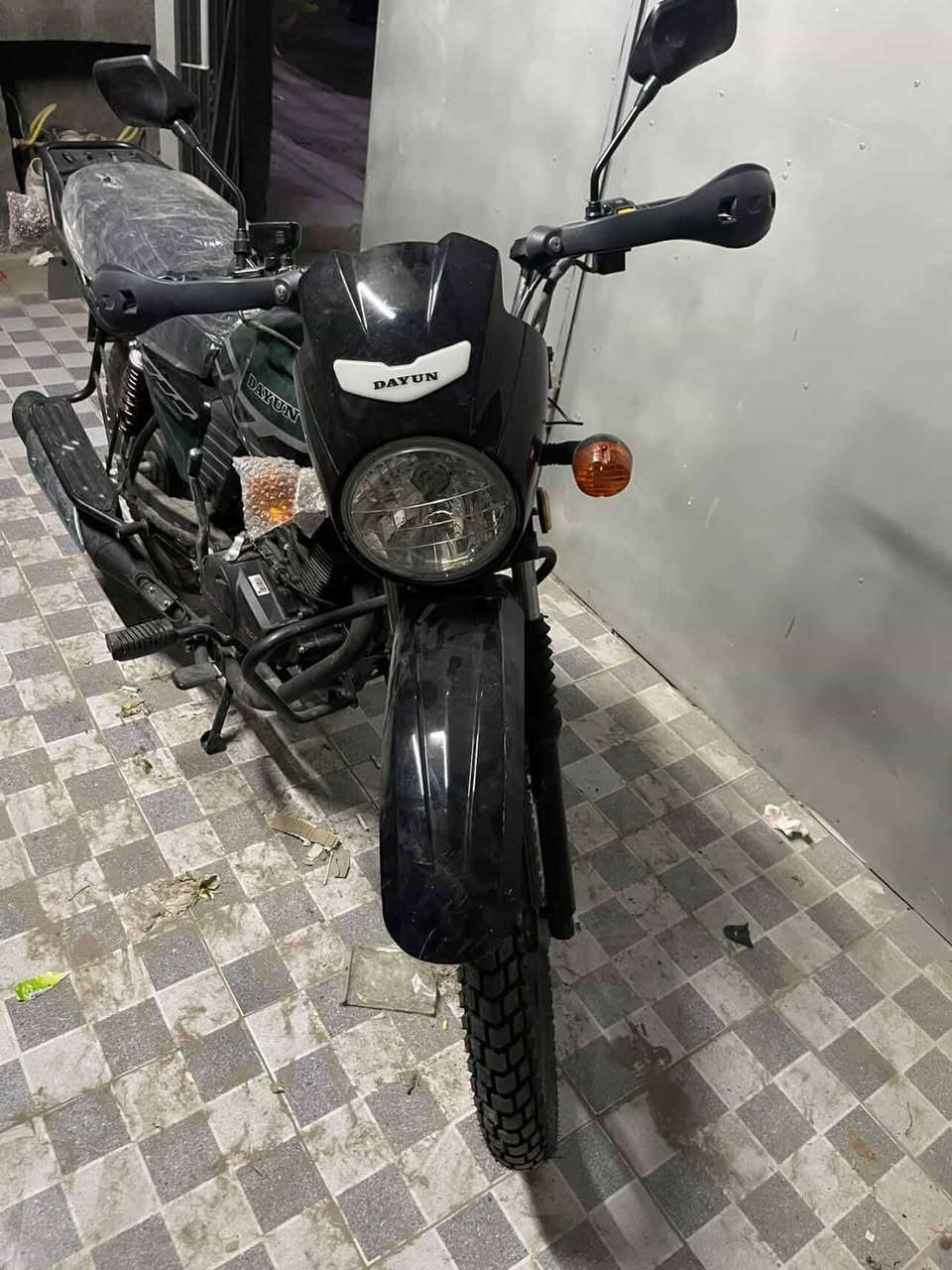 سلام عليكم اخوان دايوان 26 زيرو زيرو مماشيه ع كد طلعته من المعرض دهن الشركه بعدهه بيهه  سكنرر

للبيع بغداد حي الجهاد رقم ***********
