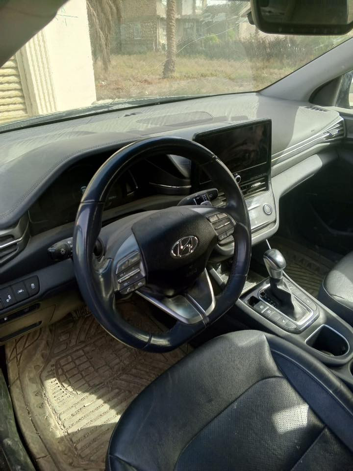 السلام عليكم
هيونداي ايونك للبيع 
موديل 22 فول بصمه جلد كشن كهرباء فتحه حادث چاملغ امامي وبنيد  رقم الشاصي مرفق مع الصور 
السعر 110
مكانها بابل الحلة
للتواصل ***********
