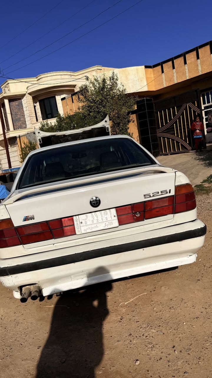 سلام عليكم
*********** واتساب او اتصال
سعر ( 50) وبي مجال 
بي ام525 موديل (91) محدث 95  رقم أنبار 
محرك مسكر دبل فانوس 28
كير اوتوماتيك 
كير و محرك شرط 
بجم عريض 
جام كهربائي شغال 
داخل عسلي 
بدون ضربه
مكانها صلاح الدين
