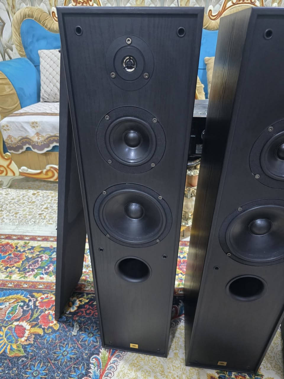 سماعات JBL ATX30  
6 اوم لكل سماعة  
ارتفاع 87cm , عرض 20cm ,  عمق 29cm
للتواصل على الخاص Haider Saif


**إذا كنت صاحب هذا الإعلان وتريد حذفه لأي سبب، رجاءا أرسل رسالة إلى الدعم الفني**