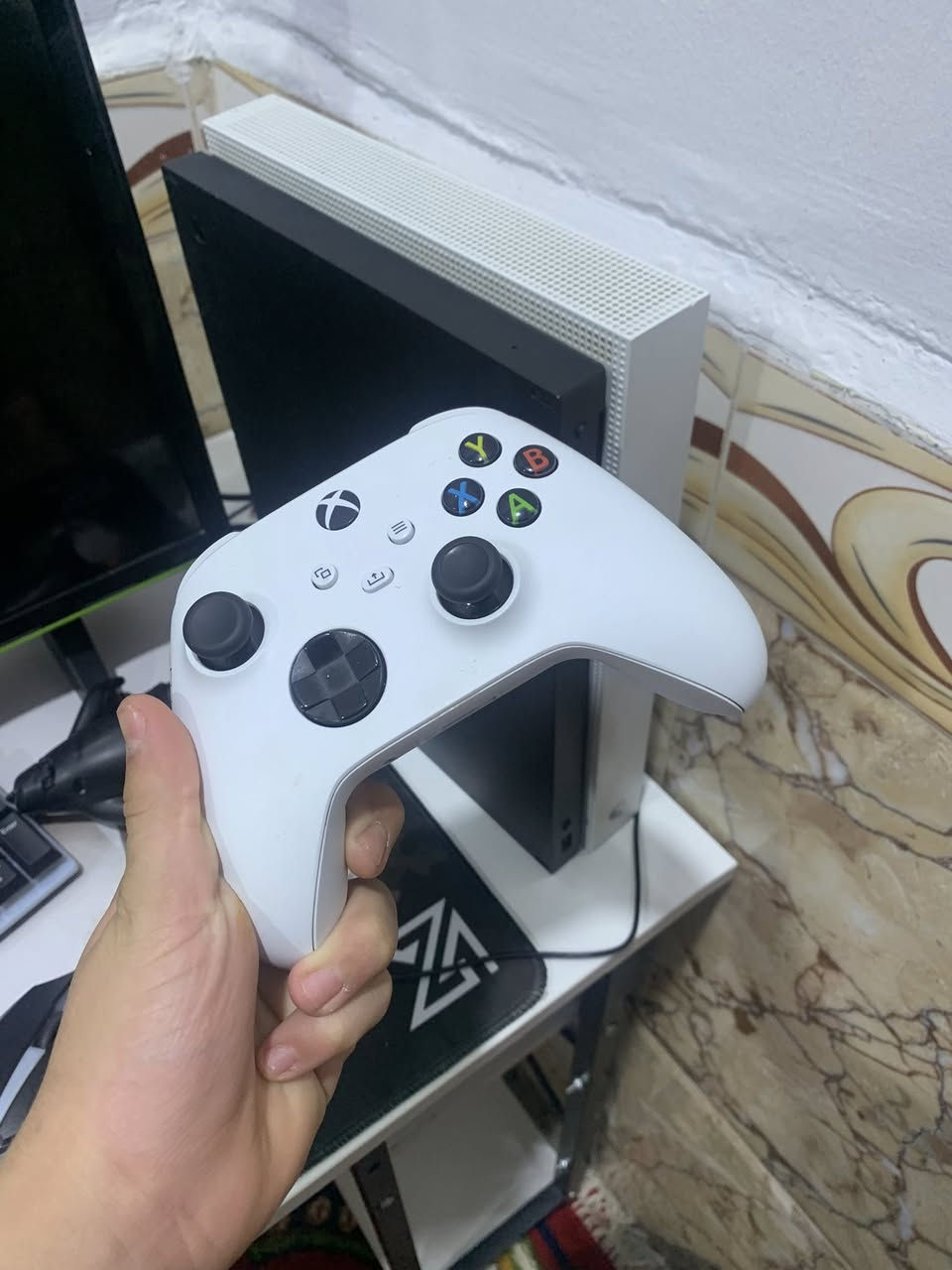 سلام عليكم اكس بوكس ون اكس ذاكره واحد تيرا لبلي نضافه 90بل ميه اوربي يشغل قرص +كيم باس بل العاب كلش حلو سعر 175 قفل اذا تريد ماوس وكيبود وماوس باد يصير 190كامل  ملحقاته +يده سيرس اس لبلادبصره قرنه


**إذا كنت صاحب هذا الإعلان وتريد حذفه لأي سبب، رجاءا أرسل رسالة إلى الدعم الفني**