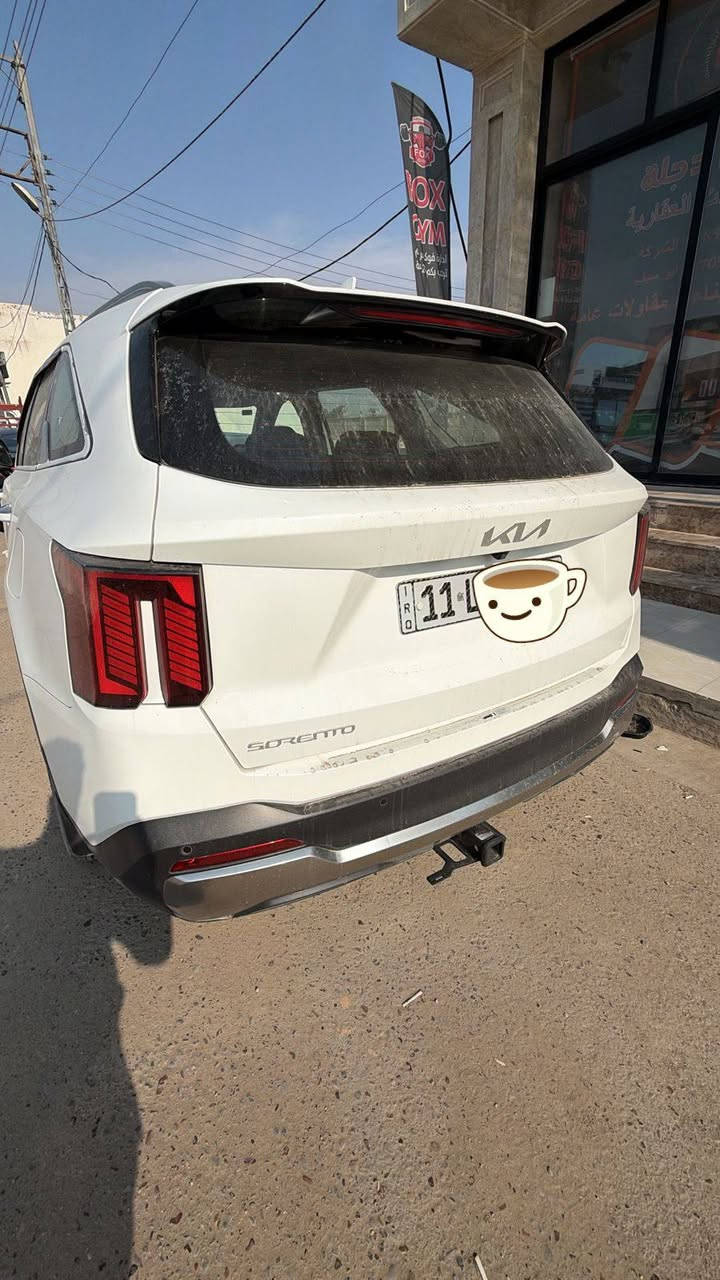 📍 الموقع: بغداد – الدورة
🔢 الرقم: إنكليزي باسمي
⚙️ المواصفات:
• محرك 4 سلندر 2500  اقتصادي وقوي
•ماشية 90 ألف فقط
• ويل 19 – شكل رياضي أنيق
• 7 مقاعد عائلية مريح
• جنطة كهرباء تفتح تلقائيًا عند الاقتراب
• بصمة دخول وتشغيل
• حساسات أمامي وخلف
• 4 أنظمة قيادة
• تشغيل عن بُعد
• تبريد 3 قطع
• داخلية جلد أوف وايت فاخر
🎖️ الضمان: من الدولية العراقية لغاية سنة 2029
🛠️ يشمل تبديل دهن وفلتر من الشركة
💰 السعر:265 ورقة (بيه مجال)
🚗 مكفولة من كل شيء
فقط طخه بسيطة بباب السائق – موضحة بالصورة (أقل من شبر)
📞 للاستفسار:***********
