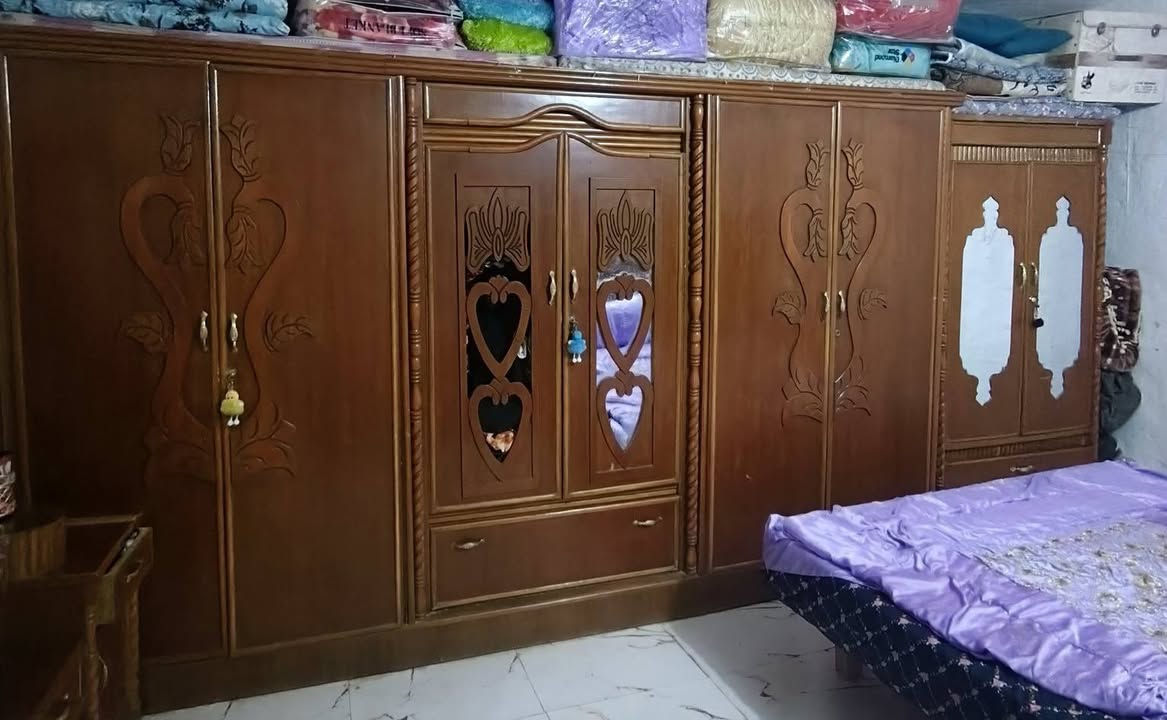 السلام عليكم غرفه لبيع خشب  خفيف مو تزكام عن الحلال وحرام شوفت عينك الميز النرايه عوزه مرايه سعرها 600  متوفر واتساب *********** ميسان
