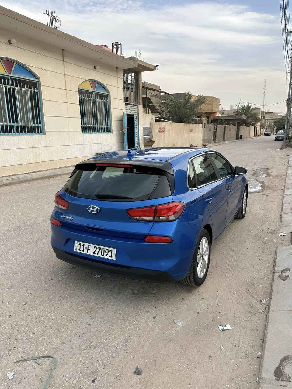 #هيونداي_النترا_GT_2018_للبيع 🔥
السيارة بنظافة ممتازة وجاهزة للاستخدام، بمواصفات مميزة ومحرك مصان حديثاً.
📌 المواصفات:
 الموديل: هيونداي النترا GT (موديل 2018).
 المحرك: 2000\text{ cc} بنظام GDI (المكينة كانت تنقص دهن وتم تجديدها "عمرة كاملة" بالكامل، حالياً قطرة نقص ماكو ولا دوانز، رجعت جديدة بحالة الوكالة وبكفالة).
 ناقل الحركة (الكير): أوتوماتيك (AT) من 6 سرعات (مكفول).
 أنظمة القيادة: يحتوي على نظام سبورت (Sport Mode).
 المواصفات الداخلية والتقنية:
 مواصفات نص فول (بدون فتحة).
 شاشة تدعم نظام كار بلاي (CarPlay).
 تحكمات استيرن كاملة.
 كاميرا خلفية دوارة عالية الدقة.
 داشكام (Dashcam) مدمجة لتسجيل الرحلات.
 ويل كب بلادي مميز.
📌 حالة البودي والضرر (بكل أمانة):
 حادث أمريكا: سرقة فقط (بدون أي صدمات).
 حادث العراق: ضربة في الباب الخلفي والجاملغ الخلفي (جهة عكس السائق) ومصبوغين.
 الباب اللي بصف السائق (كلير فقط).
 الجاملغ (جهة عكس السائق) مصبوغ ملاون فقط (بدون تصليح وبدون فك برغي).
💵 السعر المطلوب: 110 ورقة (11,000$) وبيها مجال للشراي الطيب.
📍 المكان: كربلاء المقدسة.
📞 للاستفسار والاتصال بالمالك مباشرة: ***********

#سيارات_للبيع #النترا_GT #هيونداي #كربلاء #سيارات_العراق #النترا2018 #سوق_السيارات #سيارات_امريكي #للبيع_في_كربلاء #النترا_العراق #ElantraGT
