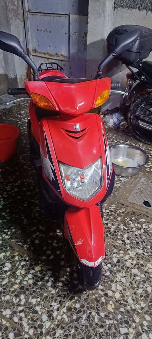 دراجه للبيع سعرها 650 مكاني بغداد المشتل*********** مكاتبه ومانيفيست ماكينه مقفوله مال رمبه
