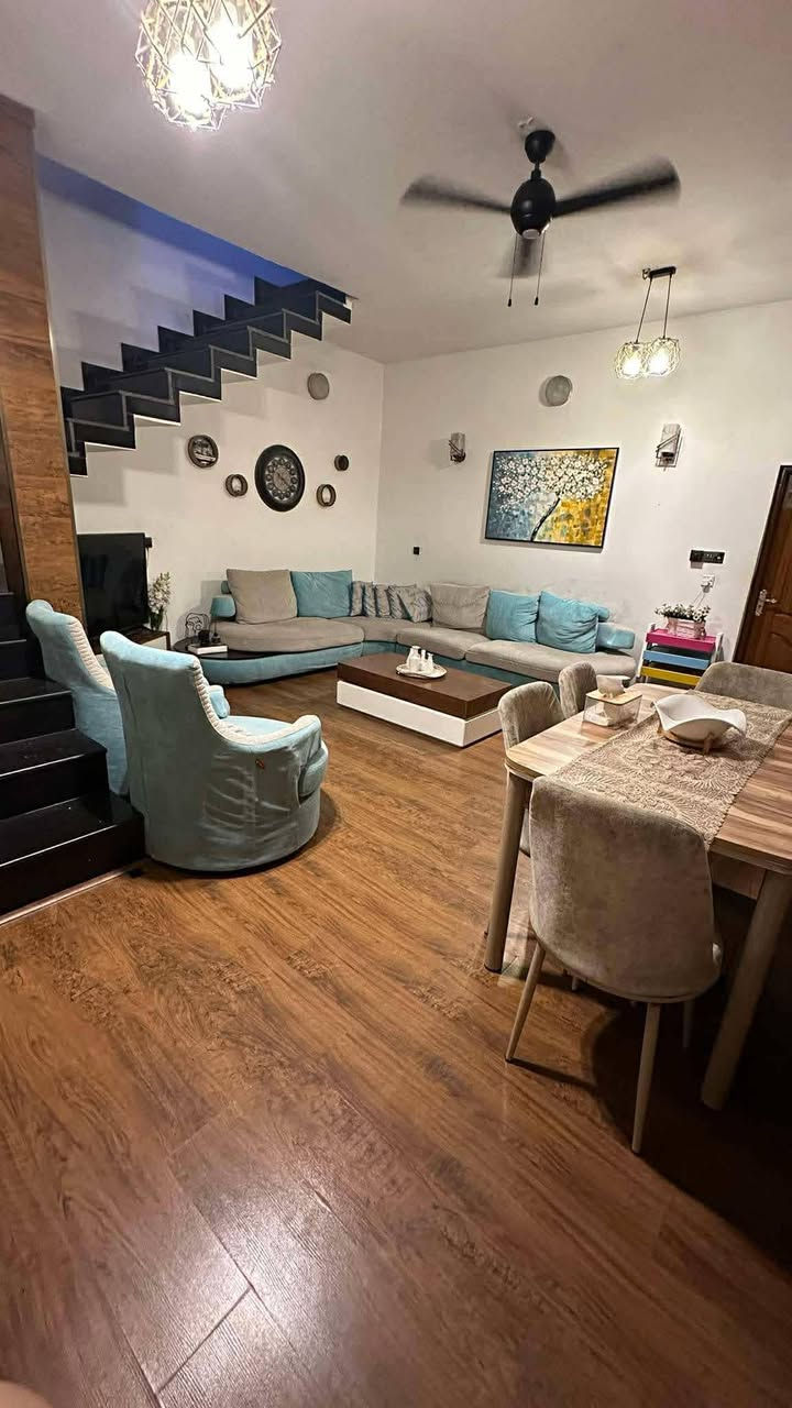 حي الاعلام العمداء 

طابقين بناء جديد ارضيه مرمر

طابق لاول

صاله ومطبخ وحولي غرفت نوم خدمات 

طابق الثاني

 عدد الغرف 3نوم وخدمات  

ملاحضه لبيت ينباع معه لااثاث سعر 460اوقابل للتفاوض

اتصال ع ارقام 

***********

***********متوفر واتساب
