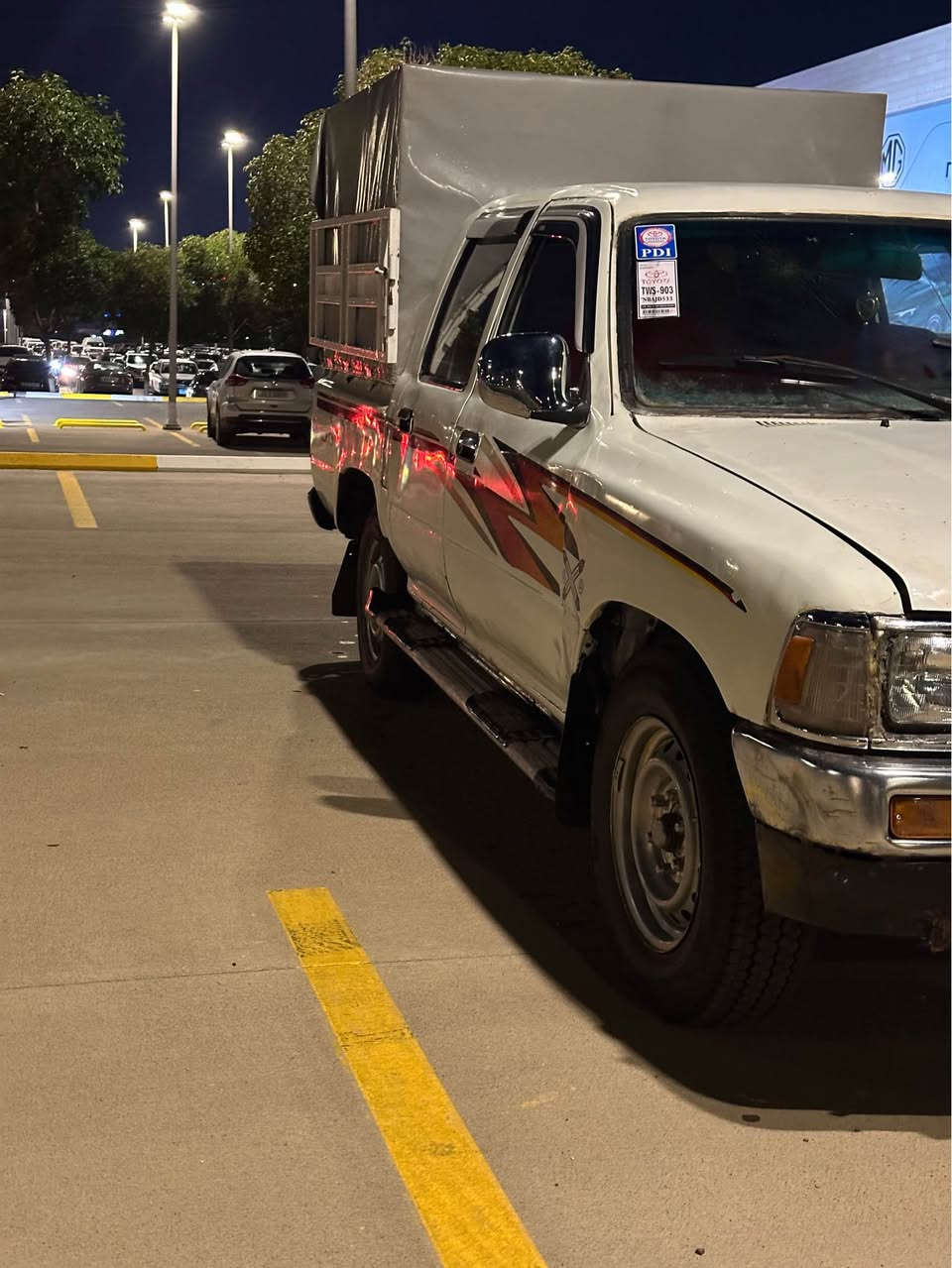 تيؤته موديل ١٩٩٩سه نه وي ره قه م هه ولير وكاله به شه رت گيرمه كينه مه زبوت بي كيشه نرخي ٤٨وه ره قه مه عامه له يه كي برايانه *********** أربيل, العراق
