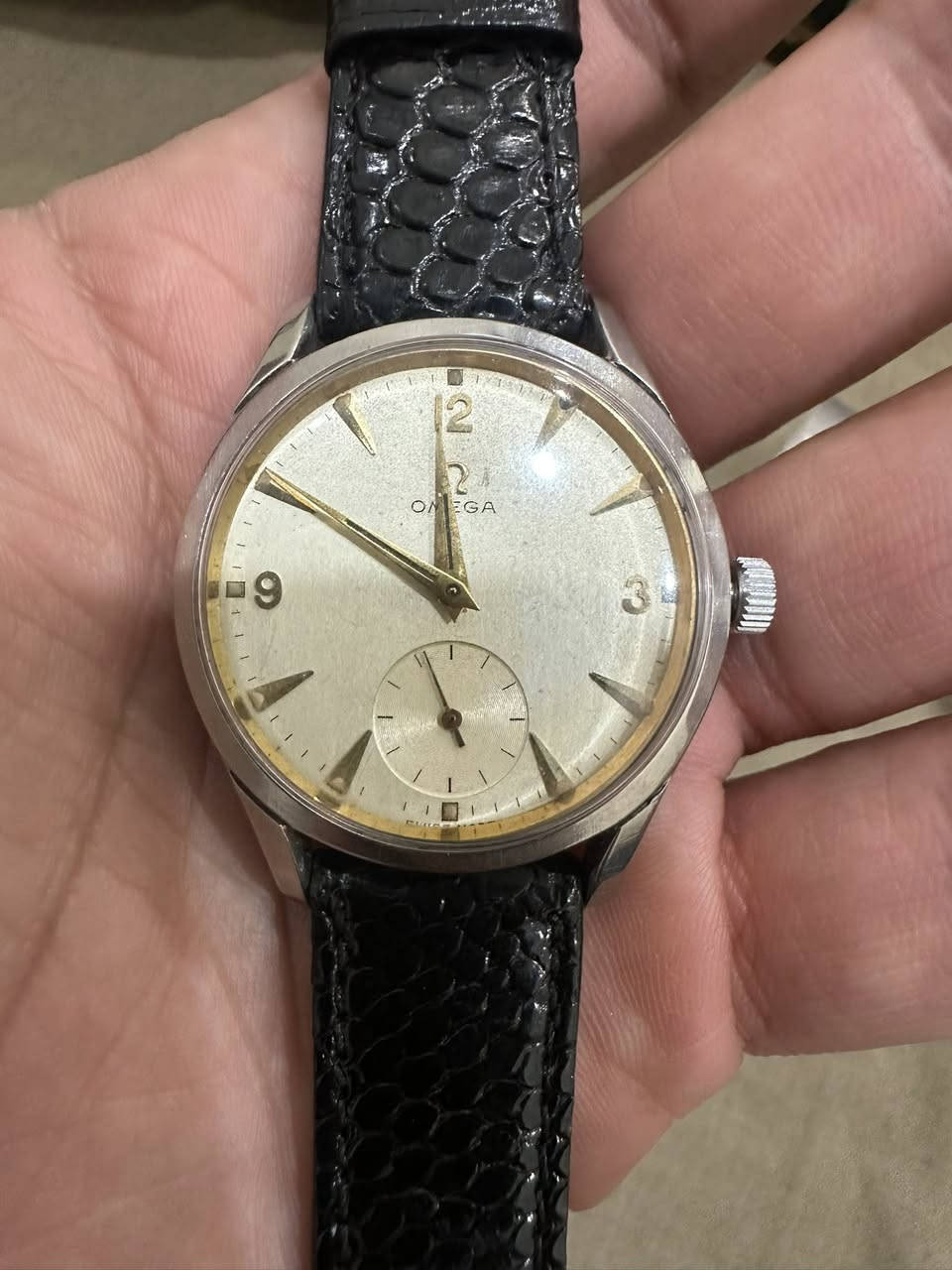 السلام عليكم اومكا ١٩٥٠ قطر٣٧
قطر ٣٧ 
تكويك
سنتر ثواني منفصل
دكمة مستبدلة بك اصلي 

ماكنة مميزة. 
٤٢٥$ 
***********
